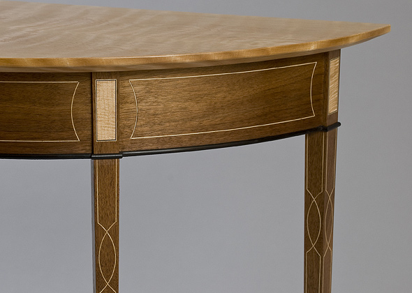 Demilune table