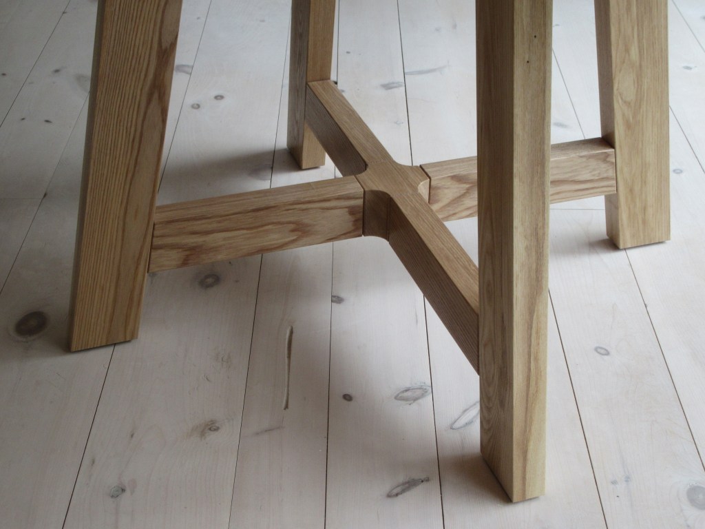 Simple leg styling on round kitchen table