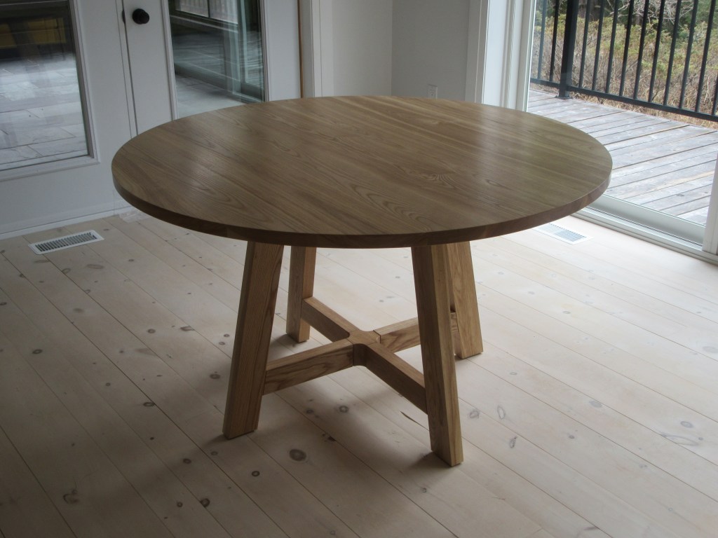 Round kitchen table of solid ash